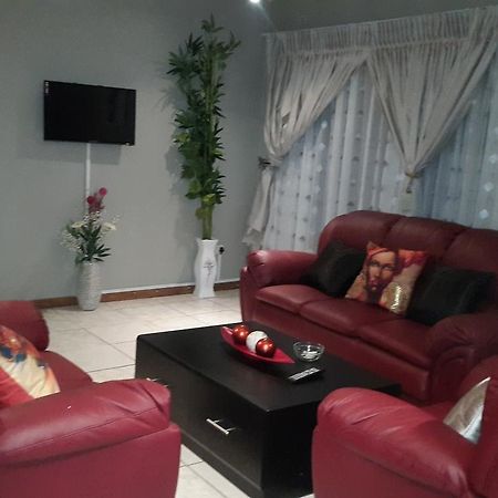 Tintech Bed & Breakfast ฟรานซิสทาวน์ ภายนอก รูปภาพ