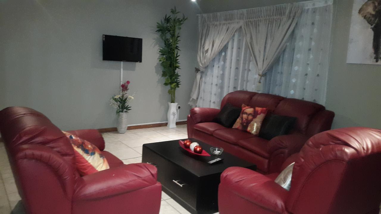 Tintech Bed & Breakfast ฟรานซิสทาวน์ ภายนอก รูปภาพ