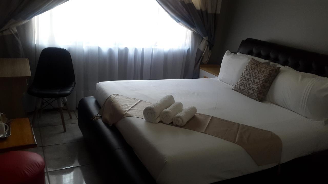 Tintech Bed & Breakfast ฟรานซิสทาวน์ ภายนอก รูปภาพ