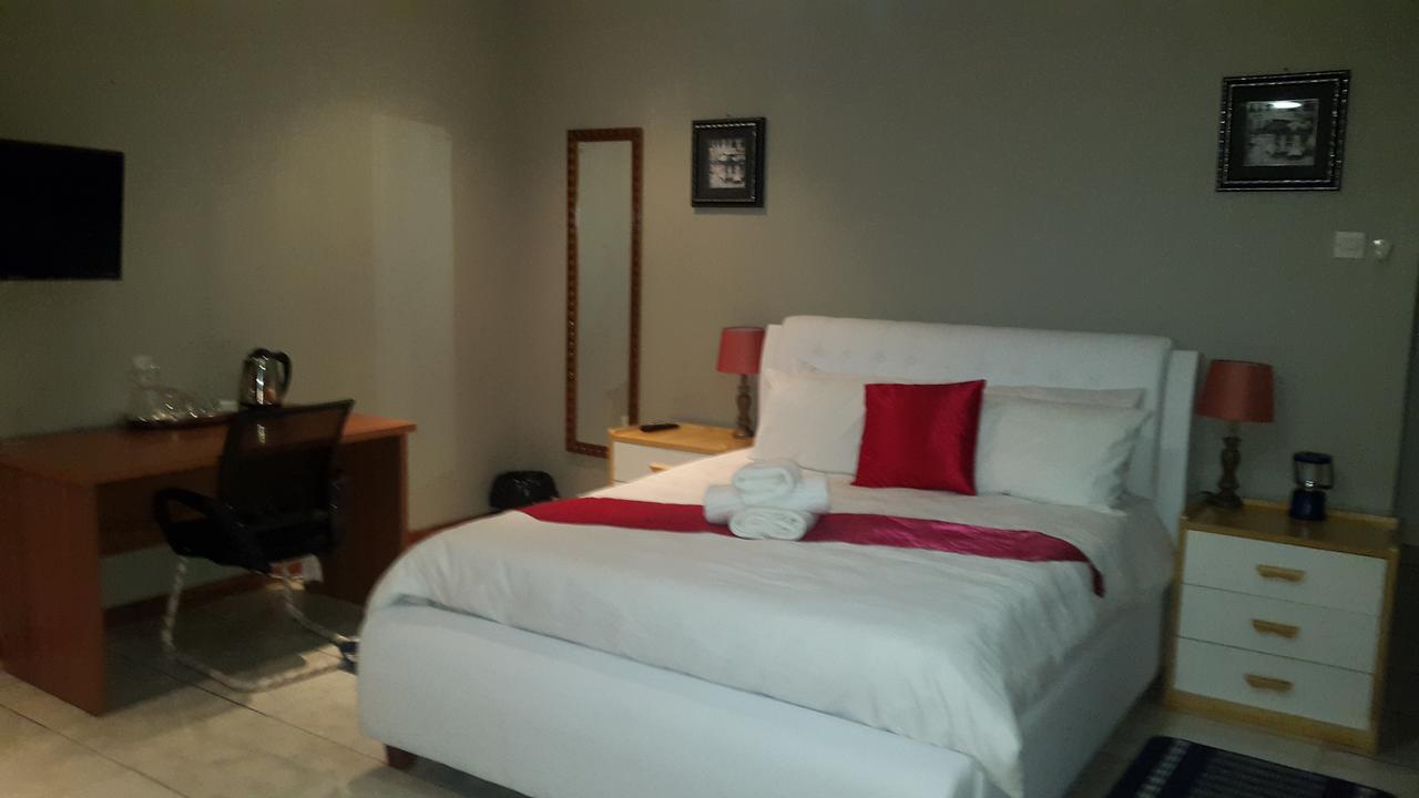 Tintech Bed & Breakfast ฟรานซิสทาวน์ ภายนอก รูปภาพ